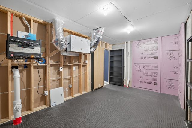 1081 Oakwood Road, Newport, MN 55055