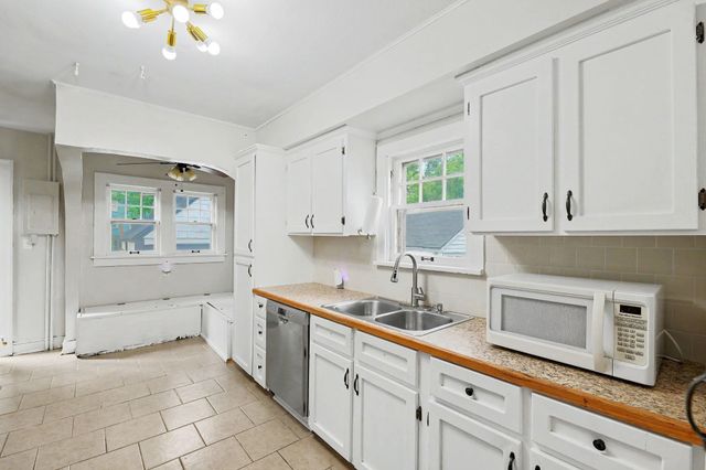 3719 E Edgemont Pl, Wichita, KS 67208