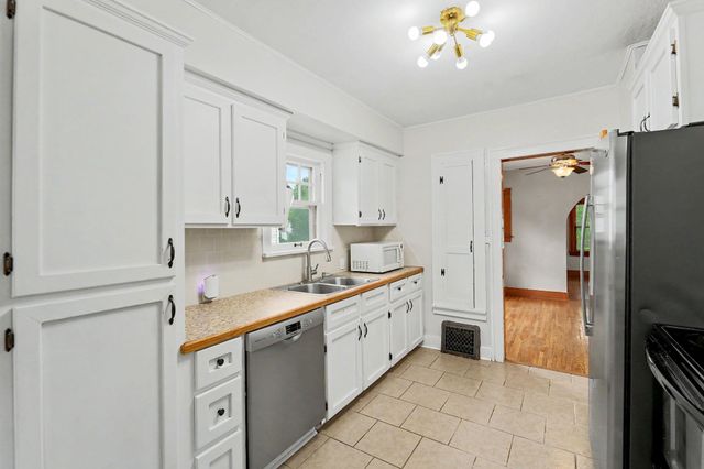3719 E Edgemont Pl, Wichita, KS 67208