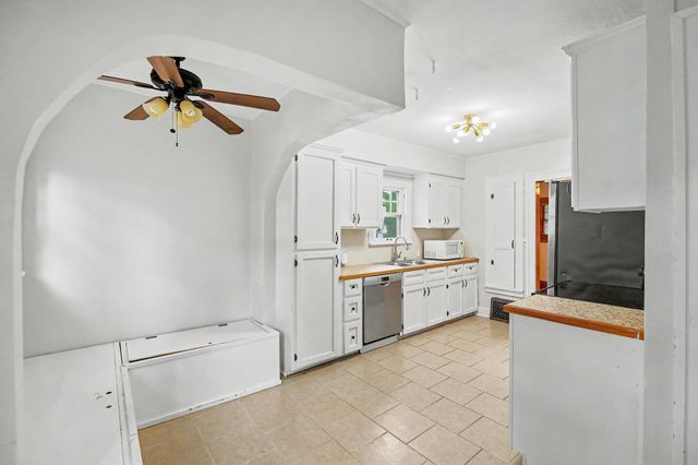 3719 E Edgemont Pl, Wichita, KS 67208