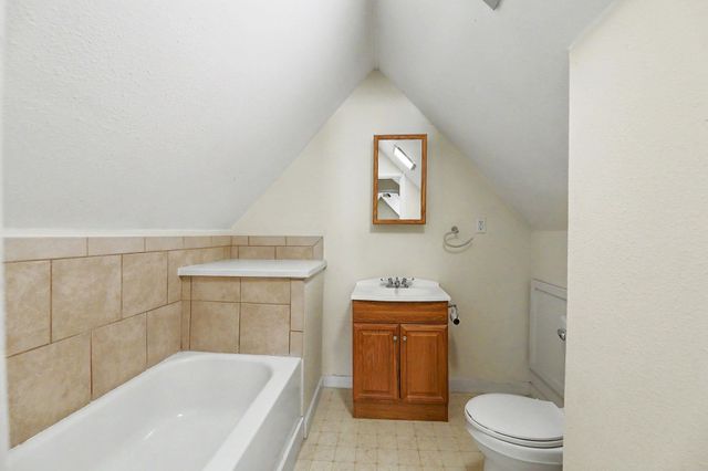 3719 E Edgemont Pl, Wichita, KS 67208