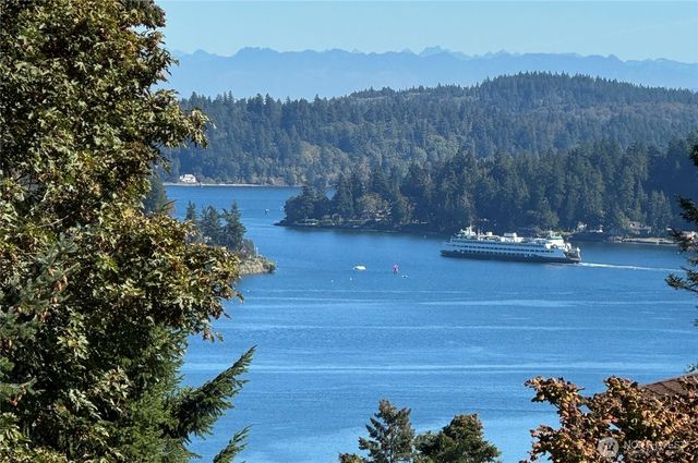 3027 NE Parklane Drive, Bremerton, WA 98310