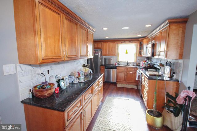 6 KINGSLEY AVE, Marlton, NJ 08053