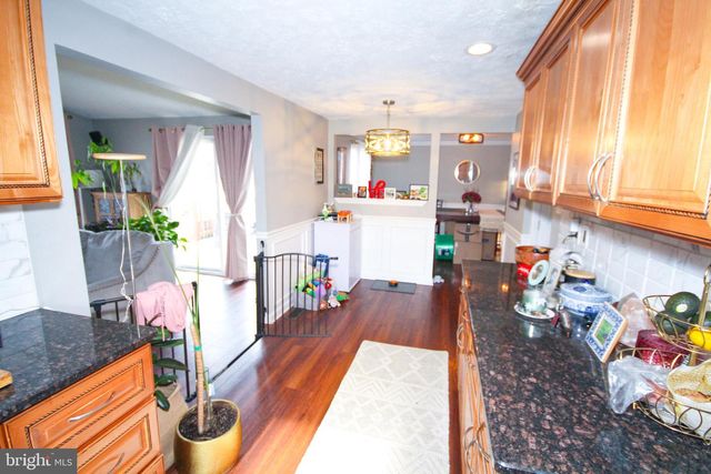 6 KINGSLEY AVE, Marlton, NJ 08053