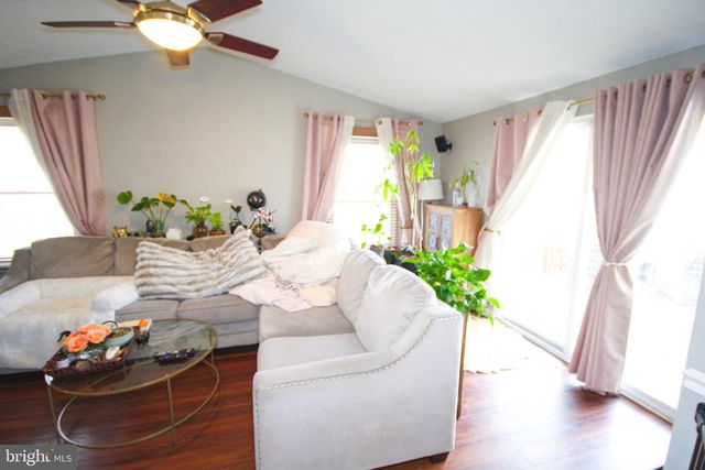 6 KINGSLEY AVE, Marlton, NJ 08053