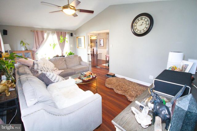 6 KINGSLEY AVE, Marlton, NJ 08053