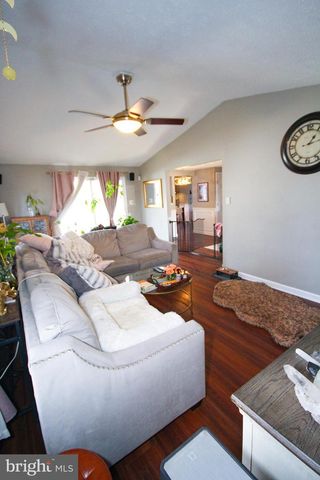 6 KINGSLEY AVE, Marlton, NJ 08053