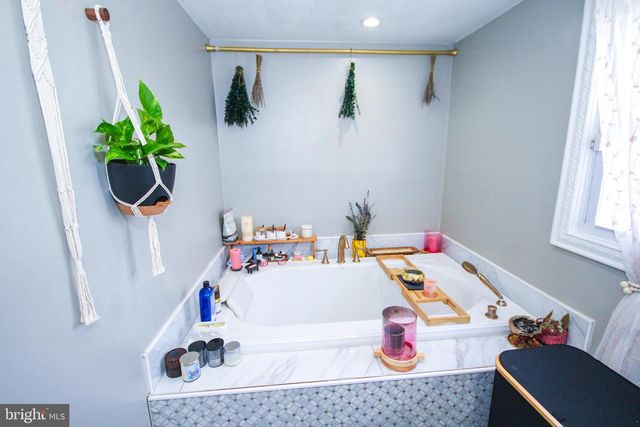 6 KINGSLEY AVE, Marlton, NJ 08053