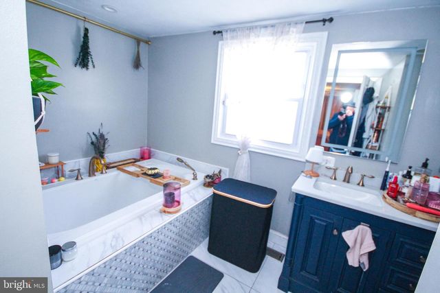 6 KINGSLEY AVE, Marlton, NJ 08053