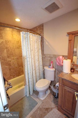 6 KINGSLEY AVE, Marlton, NJ 08053