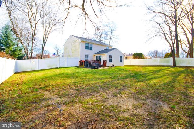 6 KINGSLEY AVE, Marlton, NJ 08053