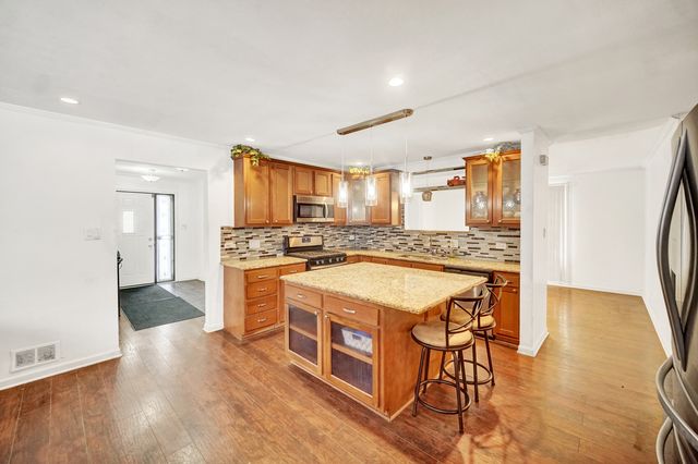 744 Academy Avenue, Matteson, IL 60443