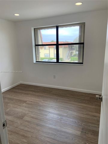 10016 NW 4th St 201, Pembroke Pines, FL 33024