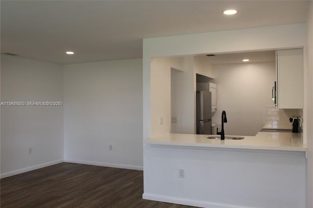 10016 NW 4th St 201, Pembroke Pines, FL 33024