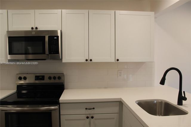 10016 NW 4th St 201, Pembroke Pines, FL 33024