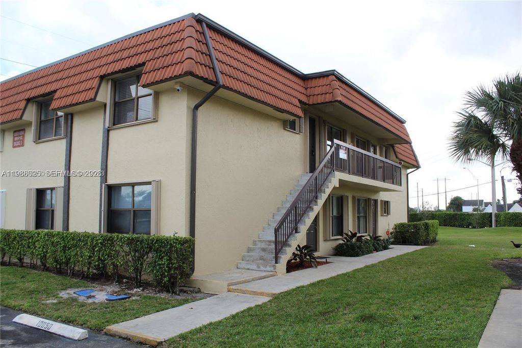 10016 NW 4th St 201, Pembroke Pines, FL 33024