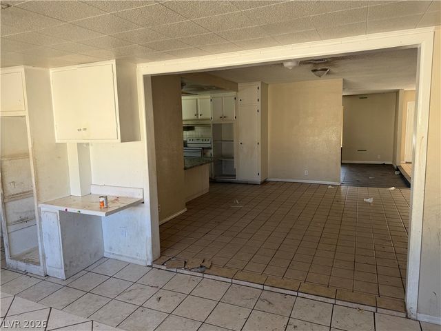 1626 Golden Arrow Drive, Las Vegas, NV 89169