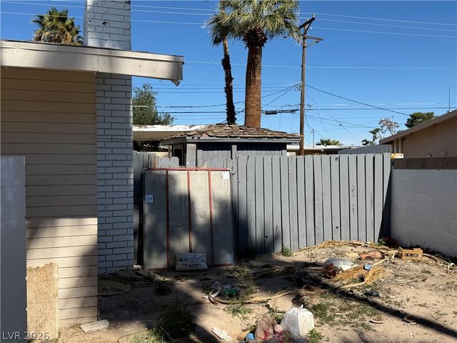 1626 Golden Arrow Drive, Las Vegas, NV 89169