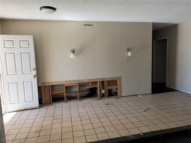 1626 Golden Arrow Drive, Las Vegas, NV 89169