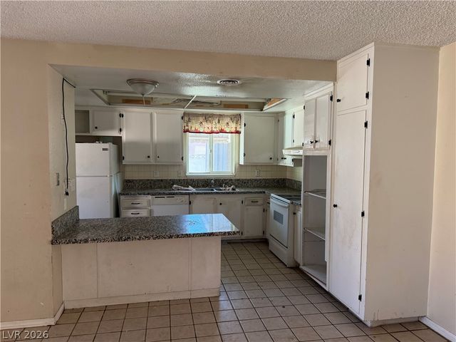 1626 Golden Arrow Drive, Las Vegas, NV 89169