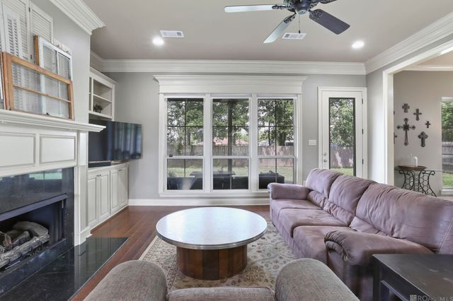 5826 Nature Trail Dr, Baton Rouge, LA 70817