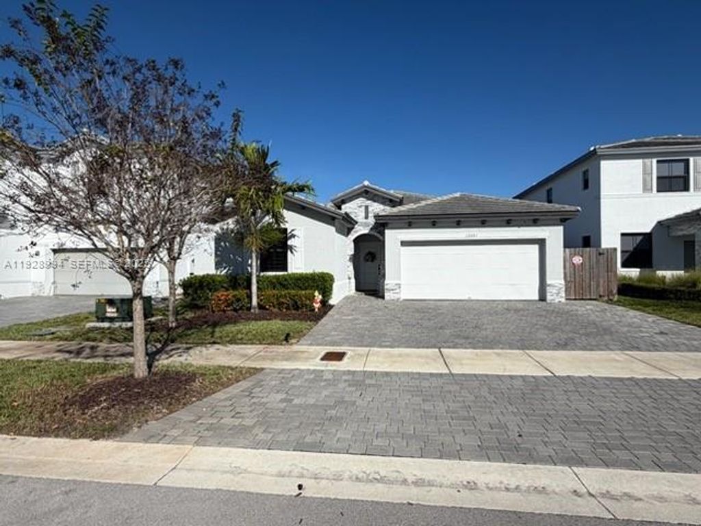 Image 1 of property listing at 13361 SW 284th Ter, Homestead, FL 33033
