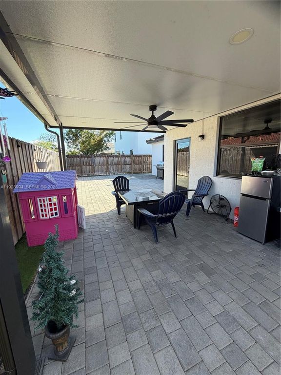 Image 11 of property listing at 13361 SW 284th Ter, Homestead, FL 33033