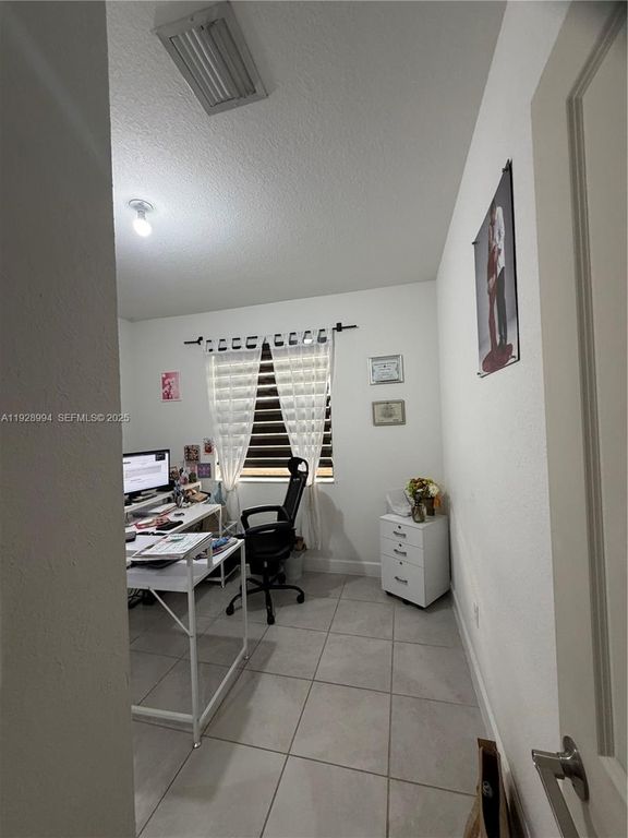 Image 9 of property listing at 13361 SW 284th Ter, Homestead, FL 33033