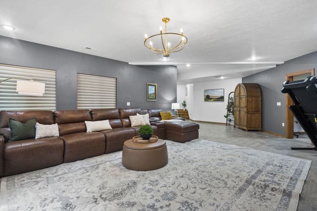 95 Highland Court, Strafford, MO 65757