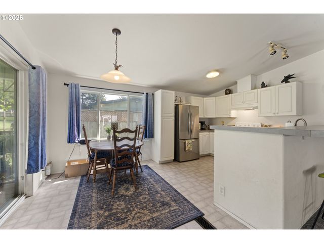 1122 Se 9TH St, Bandon, OR 97411