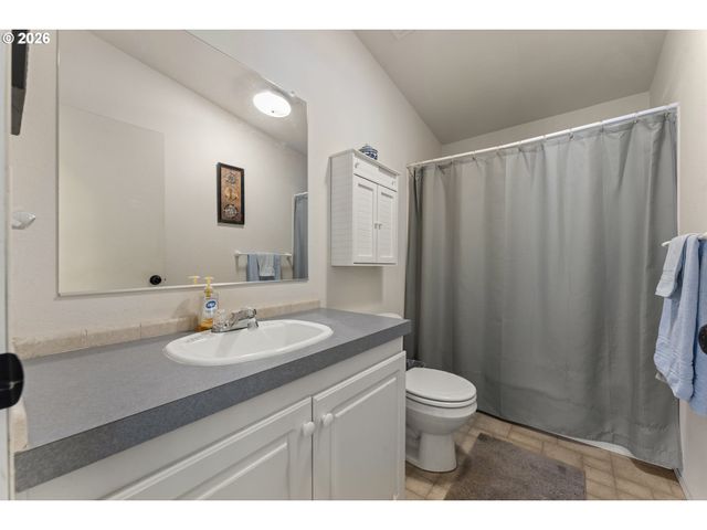 1122 Se 9TH St, Bandon, OR 97411