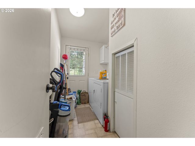 1122 Se 9TH St, Bandon, OR 97411