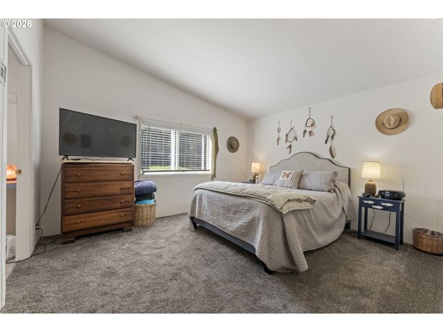 1122 Se 9TH St, Bandon, OR 97411