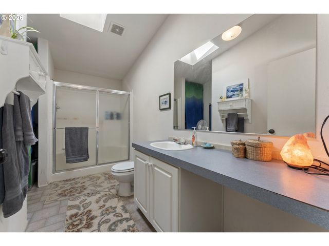 1122 Se 9TH St, Bandon, OR 97411