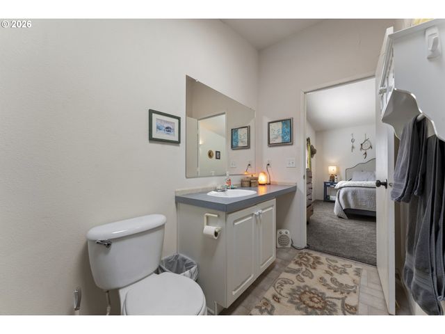 1122 Se 9TH St, Bandon, OR 97411