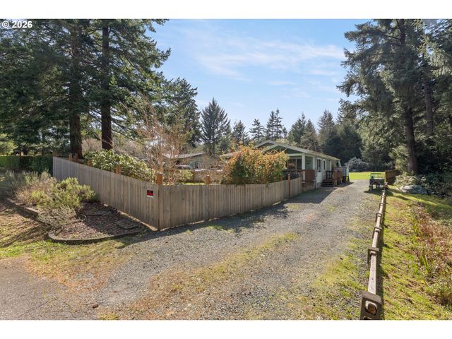 1122 Se 9TH St, Bandon, OR 97411