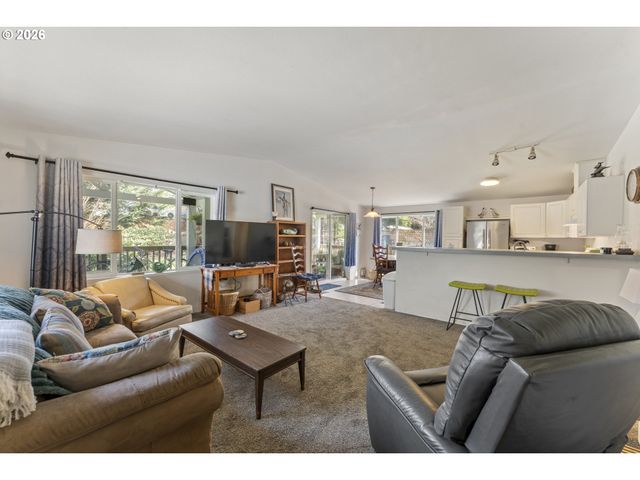 1122 Se 9TH St, Bandon, OR 97411