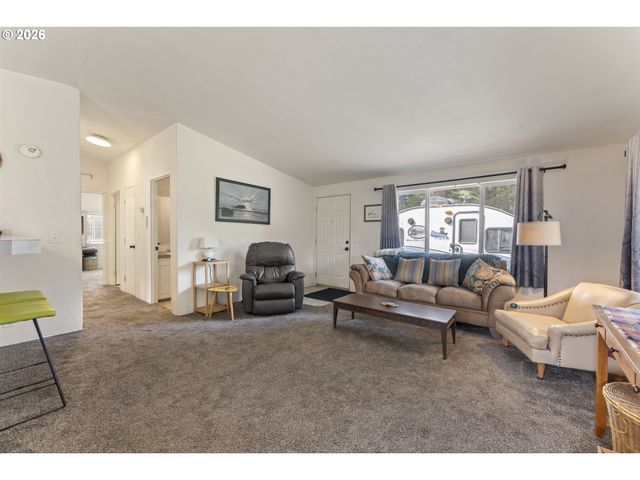 1122 Se 9TH St, Bandon, OR 97411