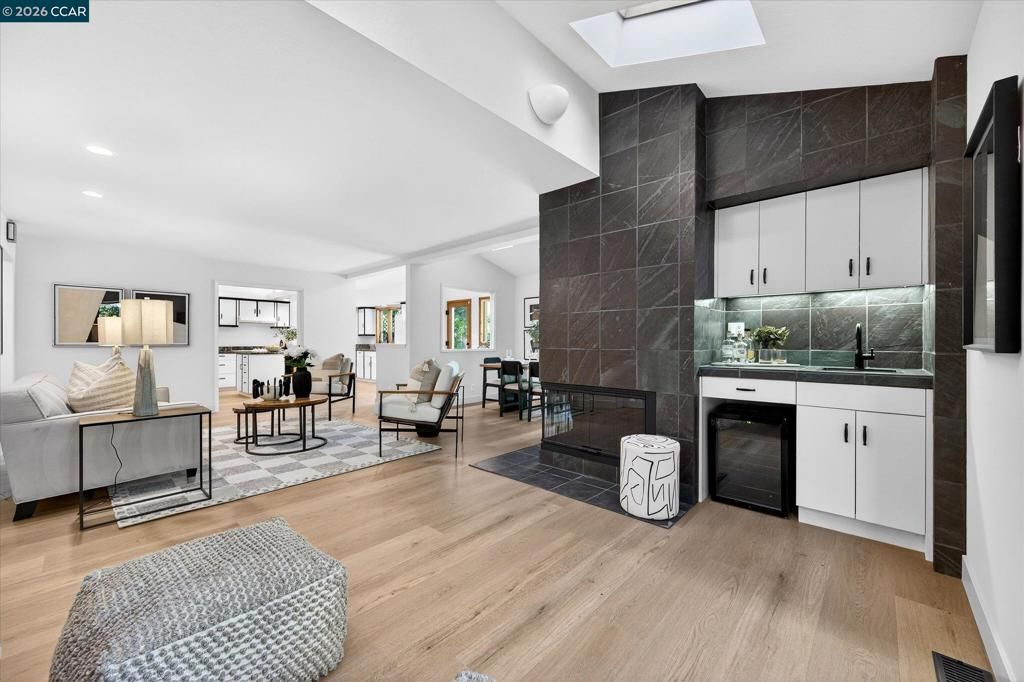 Image 10 of property listing at 1950 Whitecliff Ct, Walnut Creek, CA 94596