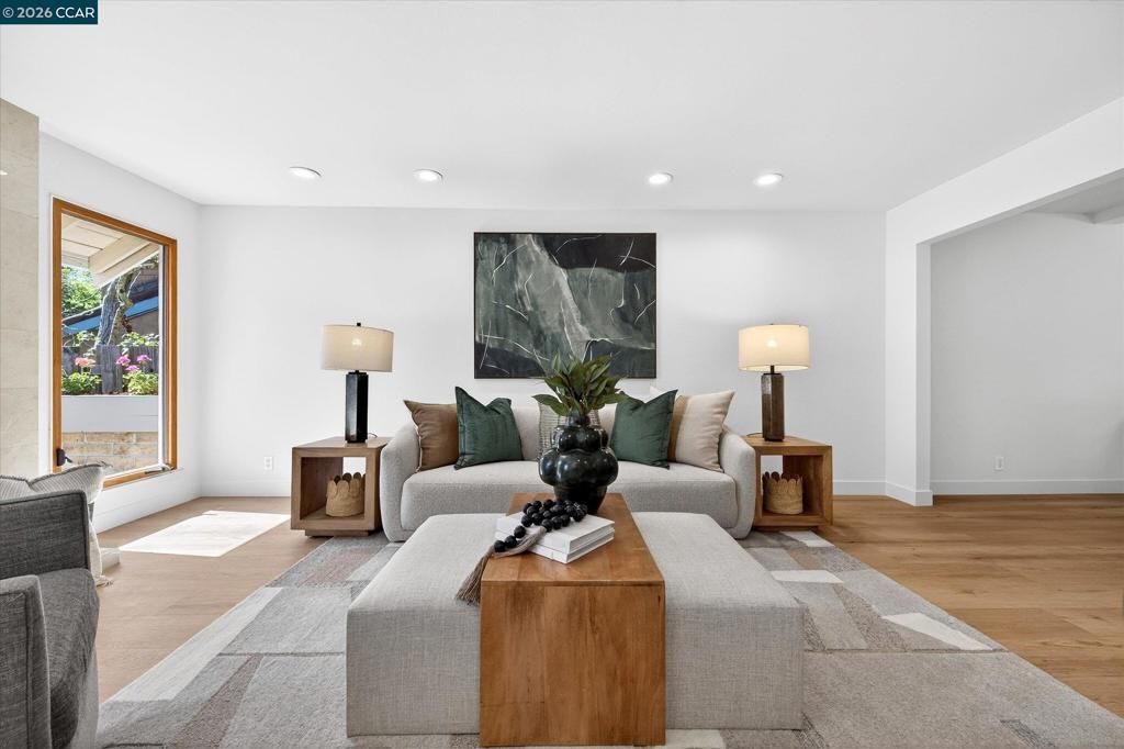 Image 21 of property listing at 1950 Whitecliff Ct, Walnut Creek, CA 94596