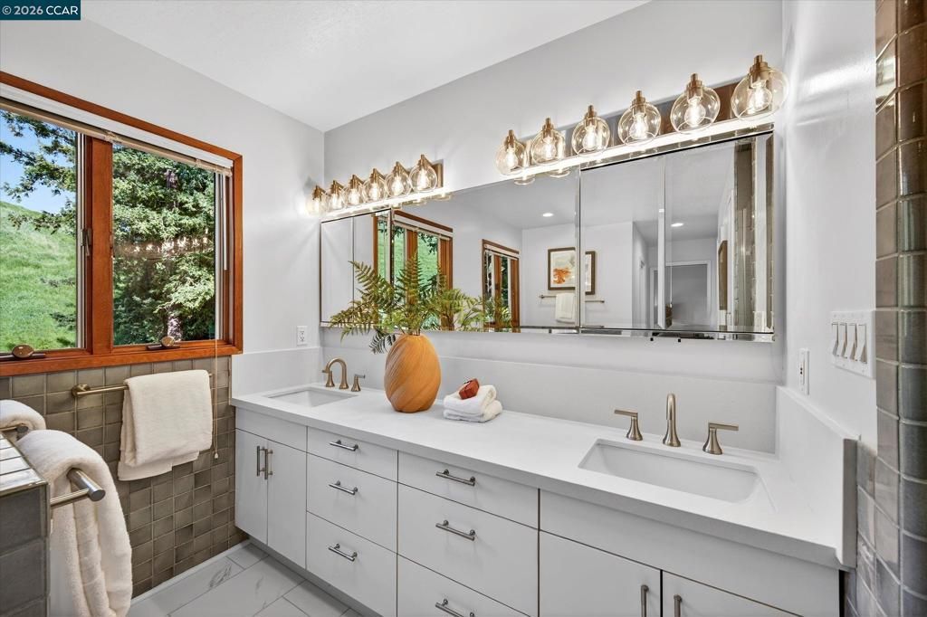 Image 31 of property listing at 1950 Whitecliff Ct, Walnut Creek, CA 94596