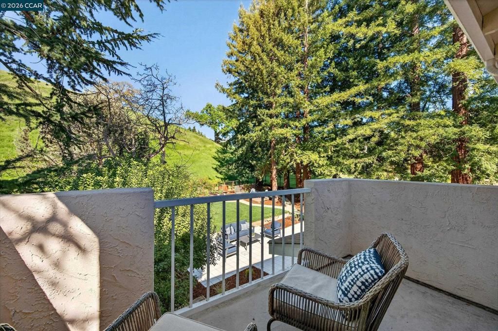Image 36 of property listing at 1950 Whitecliff Ct, Walnut Creek, CA 94596