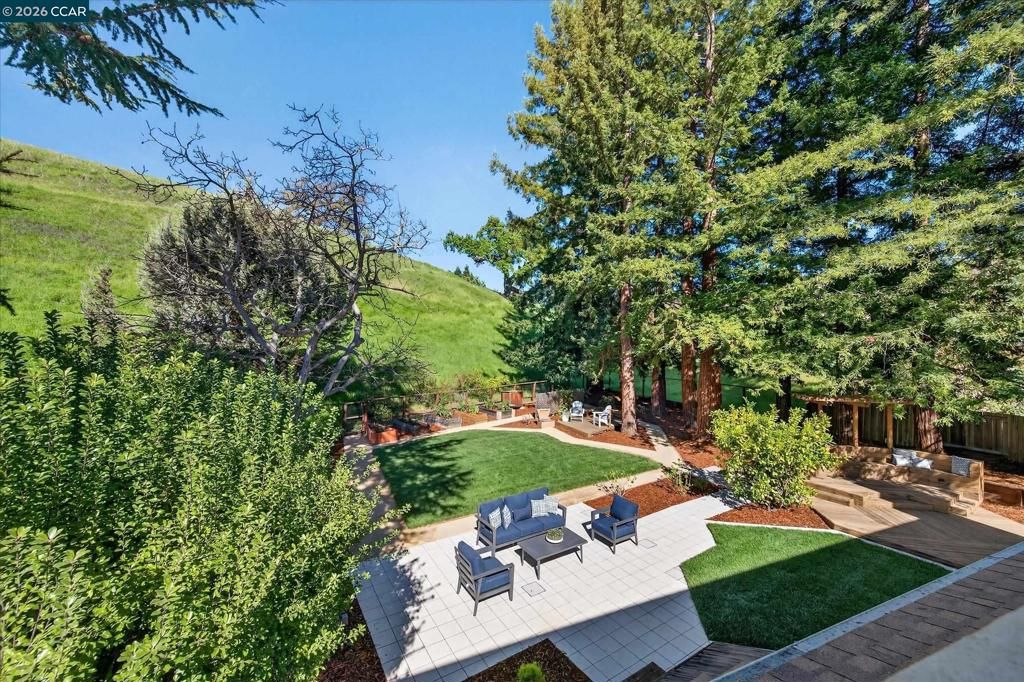 Image 37 of property listing at 1950 Whitecliff Ct, Walnut Creek, CA 94596