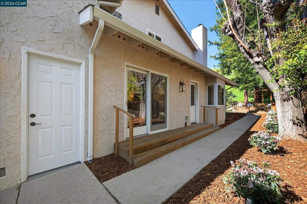 Image 45 of property listing at 1950 Whitecliff Ct, Walnut Creek, CA 94596