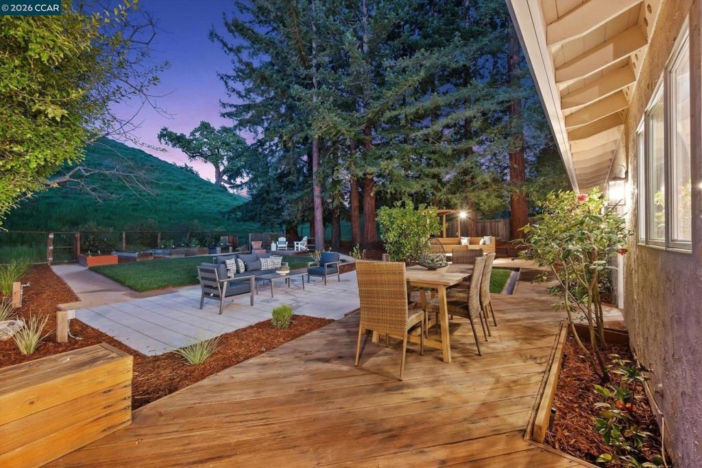 Image 48 of property listing at 1950 Whitecliff Ct, Walnut Creek, CA 94596