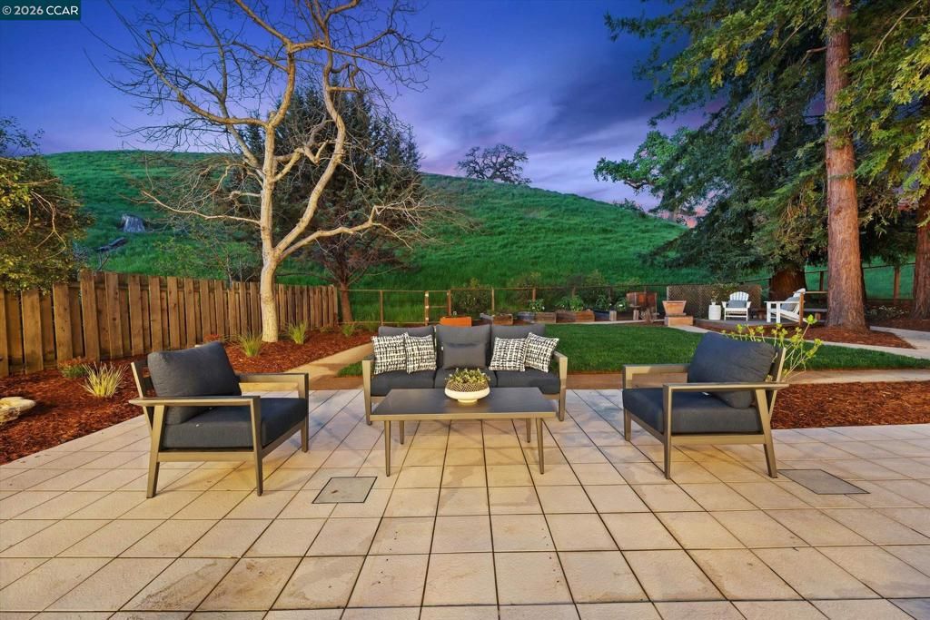 Image 49 of property listing at 1950 Whitecliff Ct, Walnut Creek, CA 94596