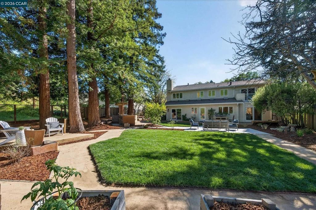 Image 5 of property listing at 1950 Whitecliff Ct, Walnut Creek, CA 94596