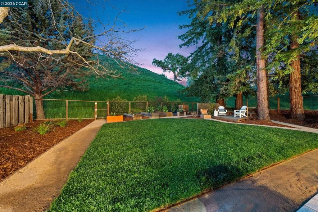 Image 51 of property listing at 1950 Whitecliff Ct, Walnut Creek, CA 94596