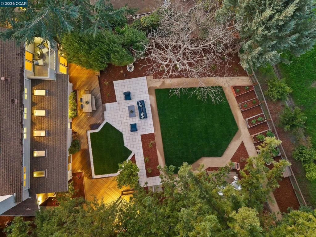 Image 54 of property listing at 1950 Whitecliff Ct, Walnut Creek, CA 94596