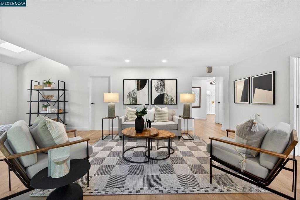 Image 8 of property listing at 1950 Whitecliff Ct, Walnut Creek, CA 94596